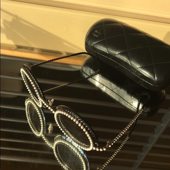 Chanel sunglasses new with defect - Picture 5 of 7